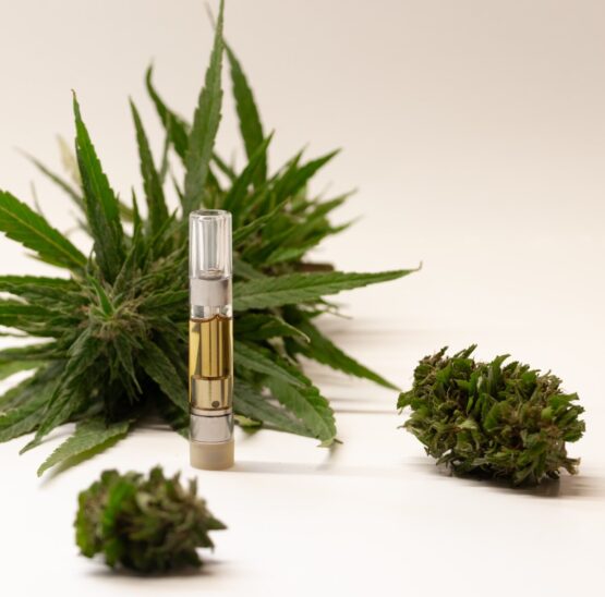 Weed vaporizer cartridge with loose flowers